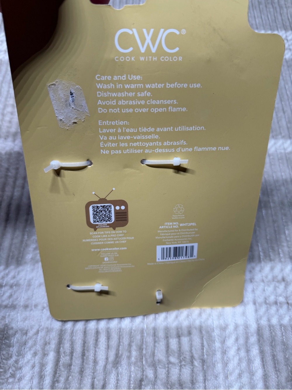 CWC White & Gold 2-Piece Peeler Set – Cook With Color - Picture 4 of 5